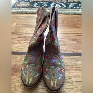 Brown embroided Wanted boots